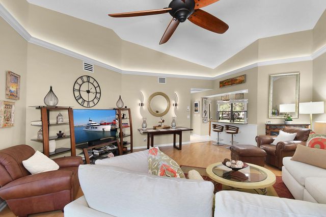 6040 SE Martinique Dr 201, Stuart, FL 34997