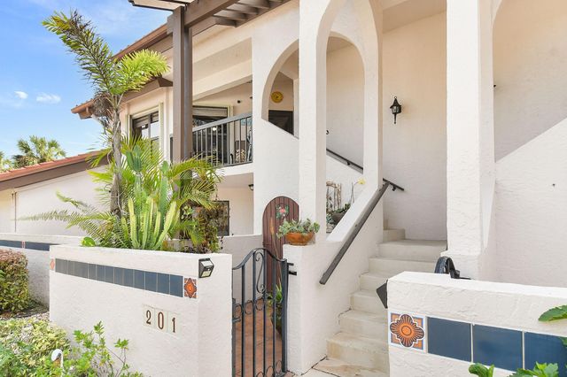 6040 SE Martinique Dr 201, Stuart, FL 34997