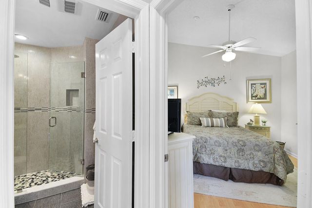 6040 SE Martinique Dr 201, Stuart, FL 34997