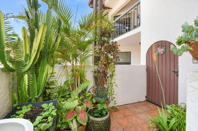 6040 SE Martinique Dr 201, Stuart, FL 34997