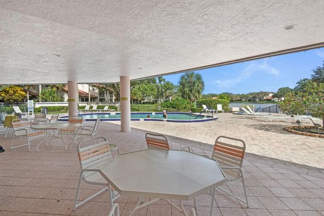 6040 SE Martinique Dr 201, Stuart, FL 34997