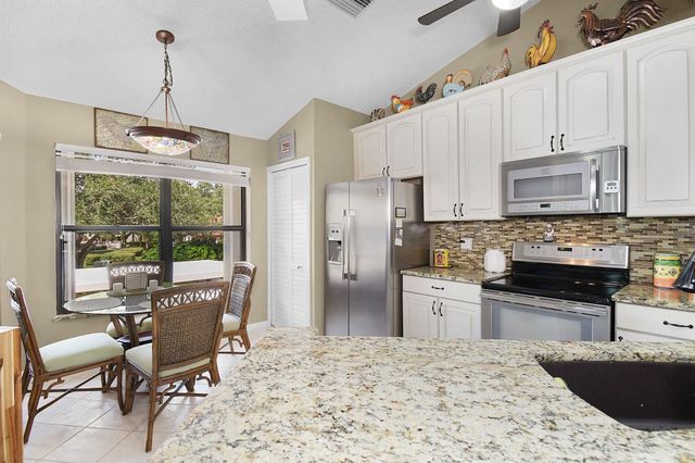 6040 SE Martinique Dr 201, Stuart, FL 34997