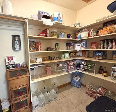 8136 Farrand Road, Update, MI 48463