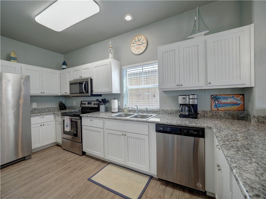 3021 S 11th St 11, Port Aransas, TX 78373 — photo 2
