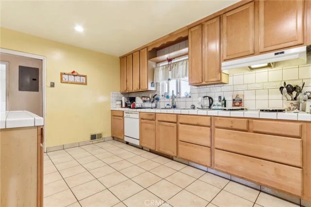 1429 Kellogg Avenue, Corona, CA 92879