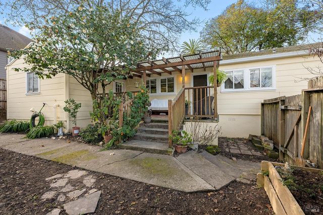 375 Florence Ave, Sebastopol, CA 95472
