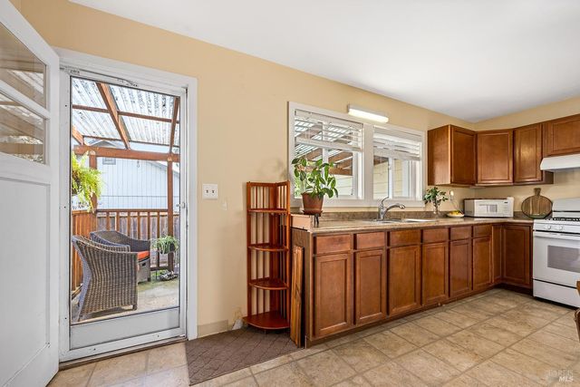 375 Florence Ave, Sebastopol, CA 95472