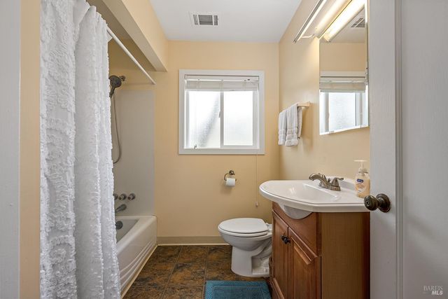 375 Florence Ave, Sebastopol, CA 95472