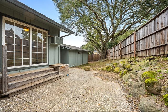 375 Florence Ave, Sebastopol, CA 95472