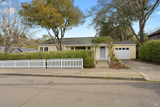 375 Florence Ave, Sebastopol, CA 95472