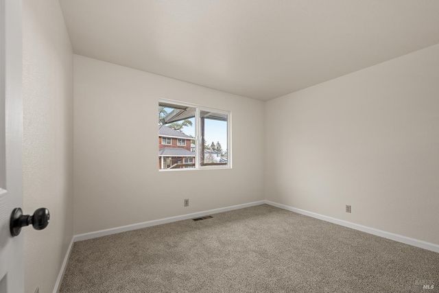 375 Florence Ave, Sebastopol, CA 95472