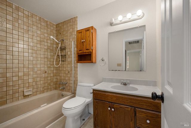 375 Florence Ave, Sebastopol, CA 95472