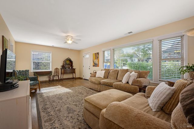 375 Florence Ave, Sebastopol, CA 95472