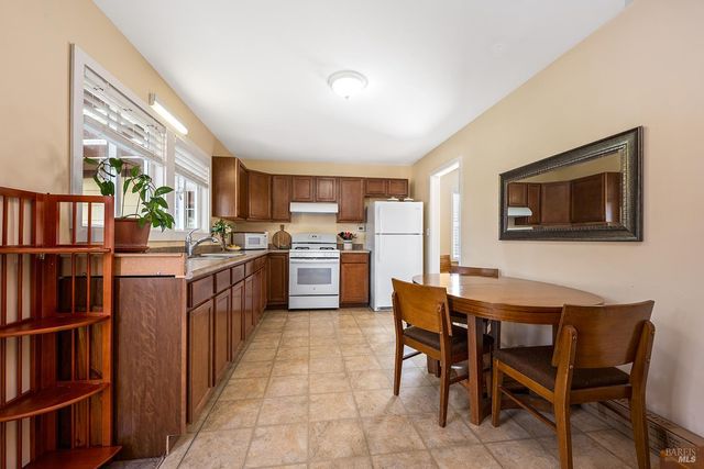 375 Florence Ave, Sebastopol, CA 95472