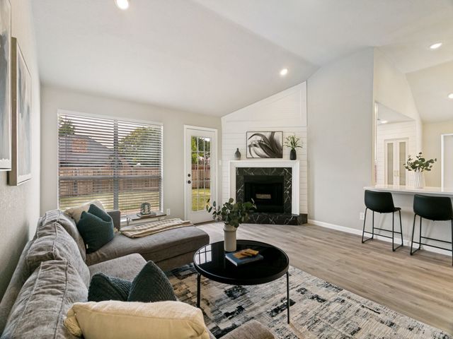 1653 Crosshaven Drive, Lewisville, TX 75077