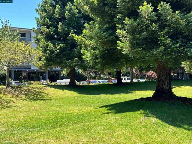 8 Commodore Drive C460, Emeryville, CA 94608