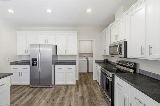 24 Red Poinciana DR, Fort Myers, FL 33908
