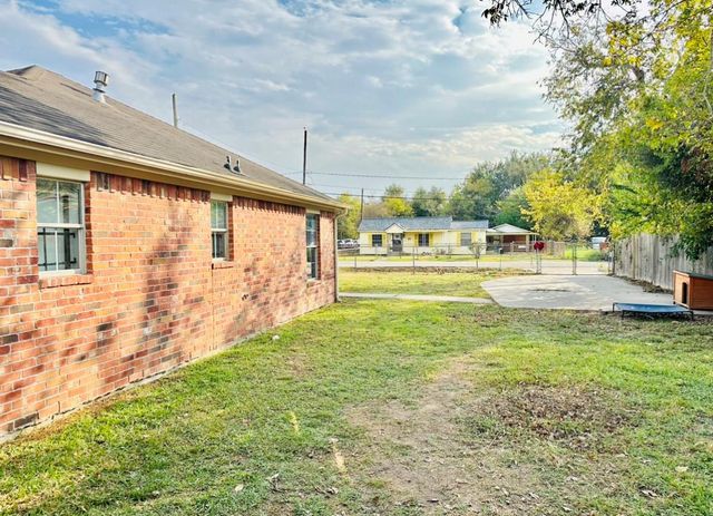 5123 Denmark Street, Houston, TX 77016