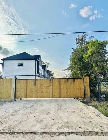 5123 Denmark Street, Houston, TX 77016