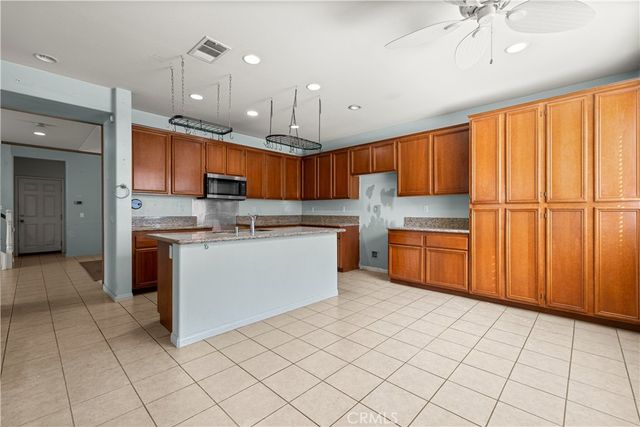 3863 Quartzite Lane, San Bernardino, CA 92407