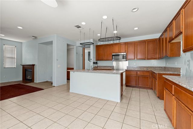 3863 Quartzite Lane, San Bernardino, CA 92407