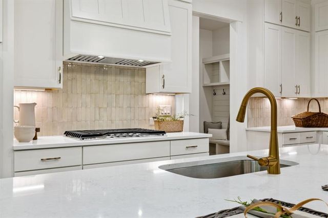 9110 Greenway Court, Gainesville, GA 30506