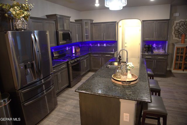 801 OXFORDSHIRE Street, El Paso, TX 79928