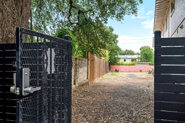 1208 Enfield RD 104, Austin, TX 78703