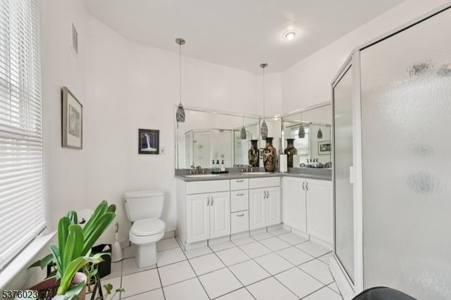 24 Girard Pl, Newark City, NJ 07108