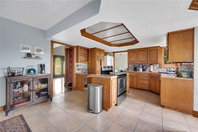 22 Table Rock Drive, Holiday Island, AR 72631