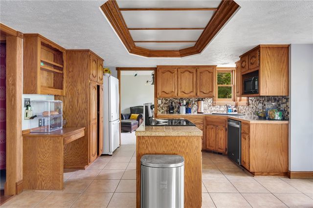 22 Table Rock Drive, Holiday Island, AR 72631