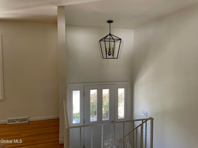 25 Pine Street, Bethlehem, NY 12203