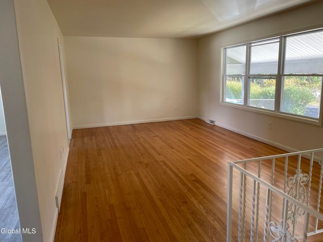 25 Pine Street, Bethlehem, NY 12203