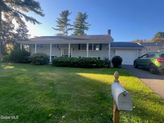 25 Pine Street, Bethlehem, NY 12203
