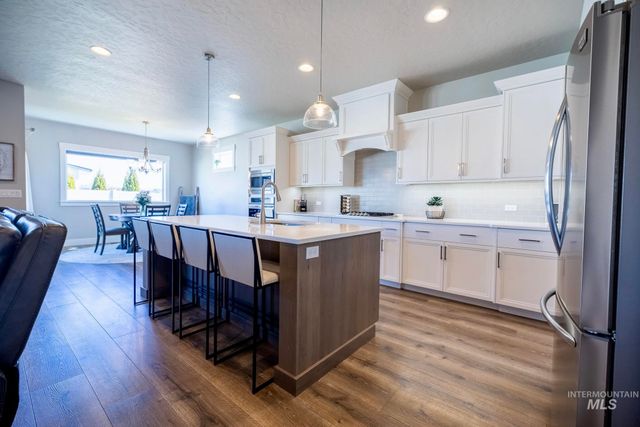 882 E Pascua Dr, Kuna, ID 83634