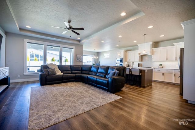 882 E Pascua Dr, Kuna, ID 83634