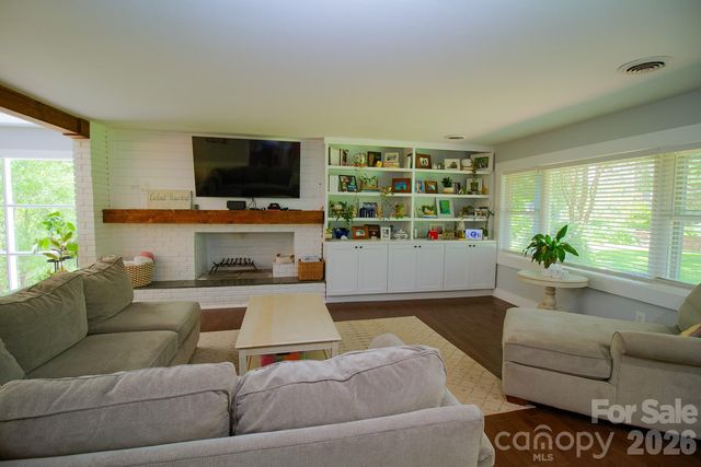 36 Clarendon Road, Asheville, NC 28806