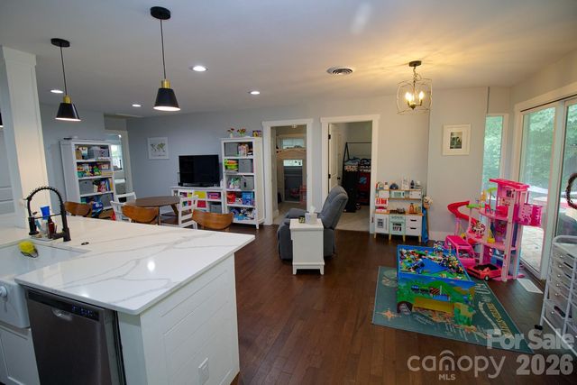 36 Clarendon Road, Asheville, NC 28806