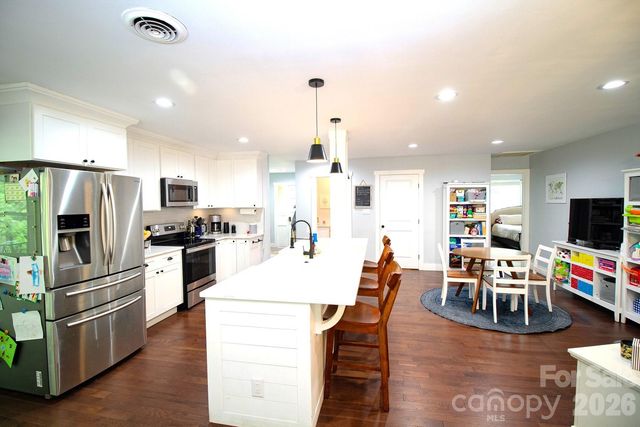 36 Clarendon Road, Asheville, NC 28806