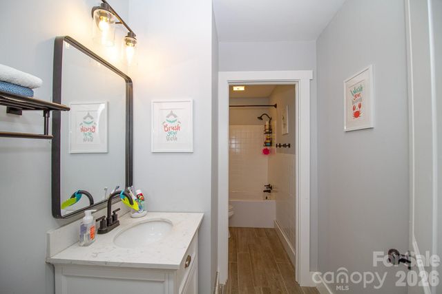 36 Clarendon Road, Asheville, NC 28806