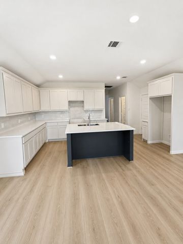 1422 Quail Creek Drive, Cleburne, TX 76033