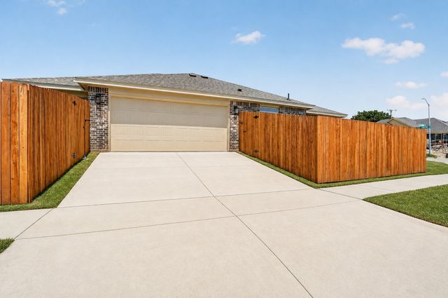 1422 Quail Creek Drive, Cleburne, TX 76033