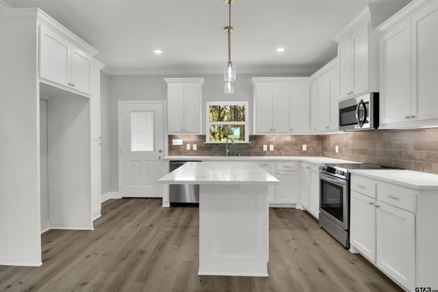 614 N COMMERCE, Overton, TX 75684