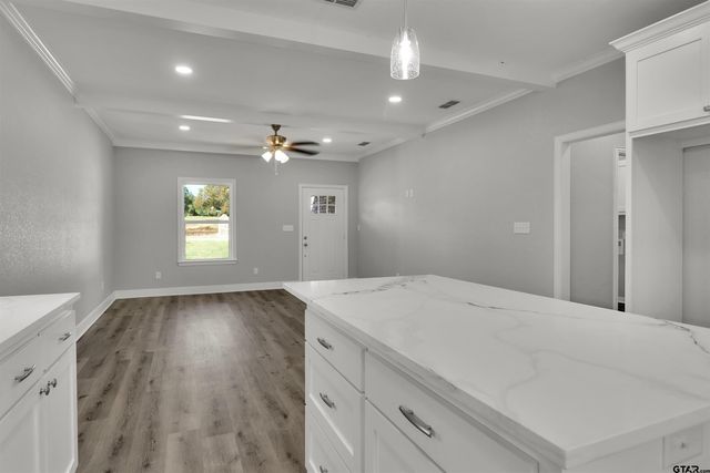 614 N COMMERCE, Overton, TX 75684