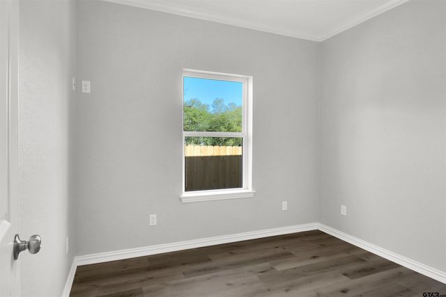 614 N COMMERCE, Overton, TX 75684
