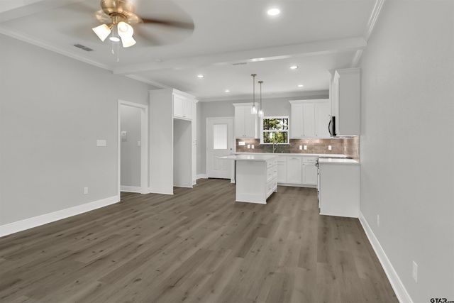 614 N COMMERCE, Overton, TX 75684