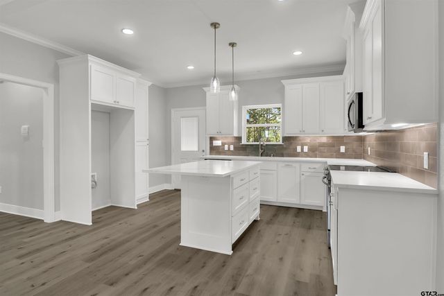 614 N COMMERCE, Overton, TX 75684