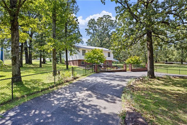 832 Hide-A-Way Lane, London, AR 72847