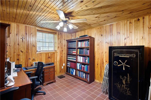 832 Hide-A-Way Lane, London, AR 72847