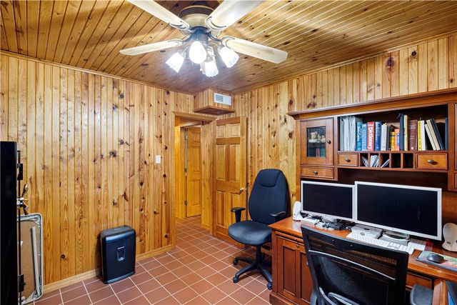 832 Hide-A-Way Lane, London, AR 72847